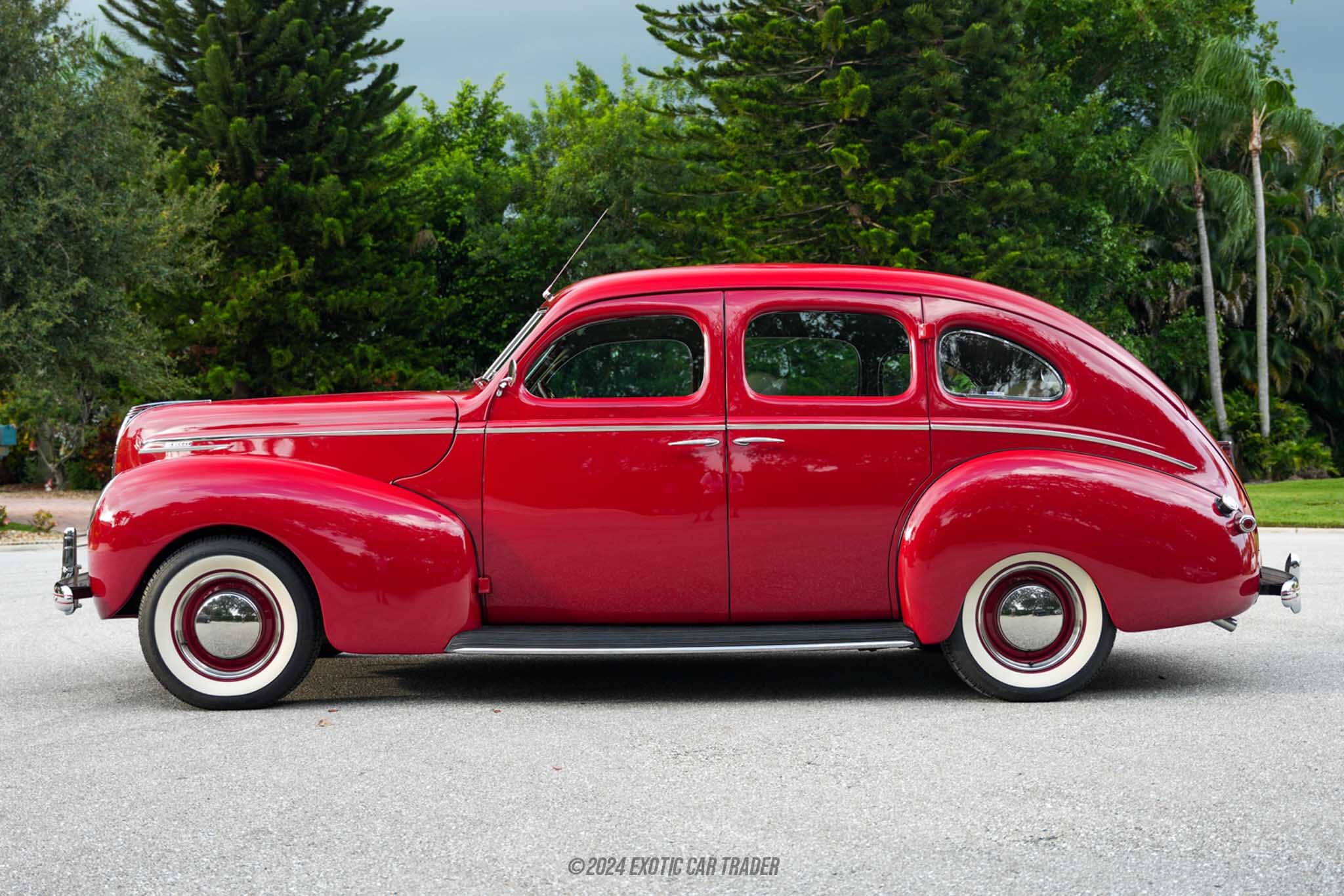 『MERCURY LIVING PRESENCE』　赤 1939 Mercury Eight Town Sedan for Sale | Exotic Car Trader (Lot
